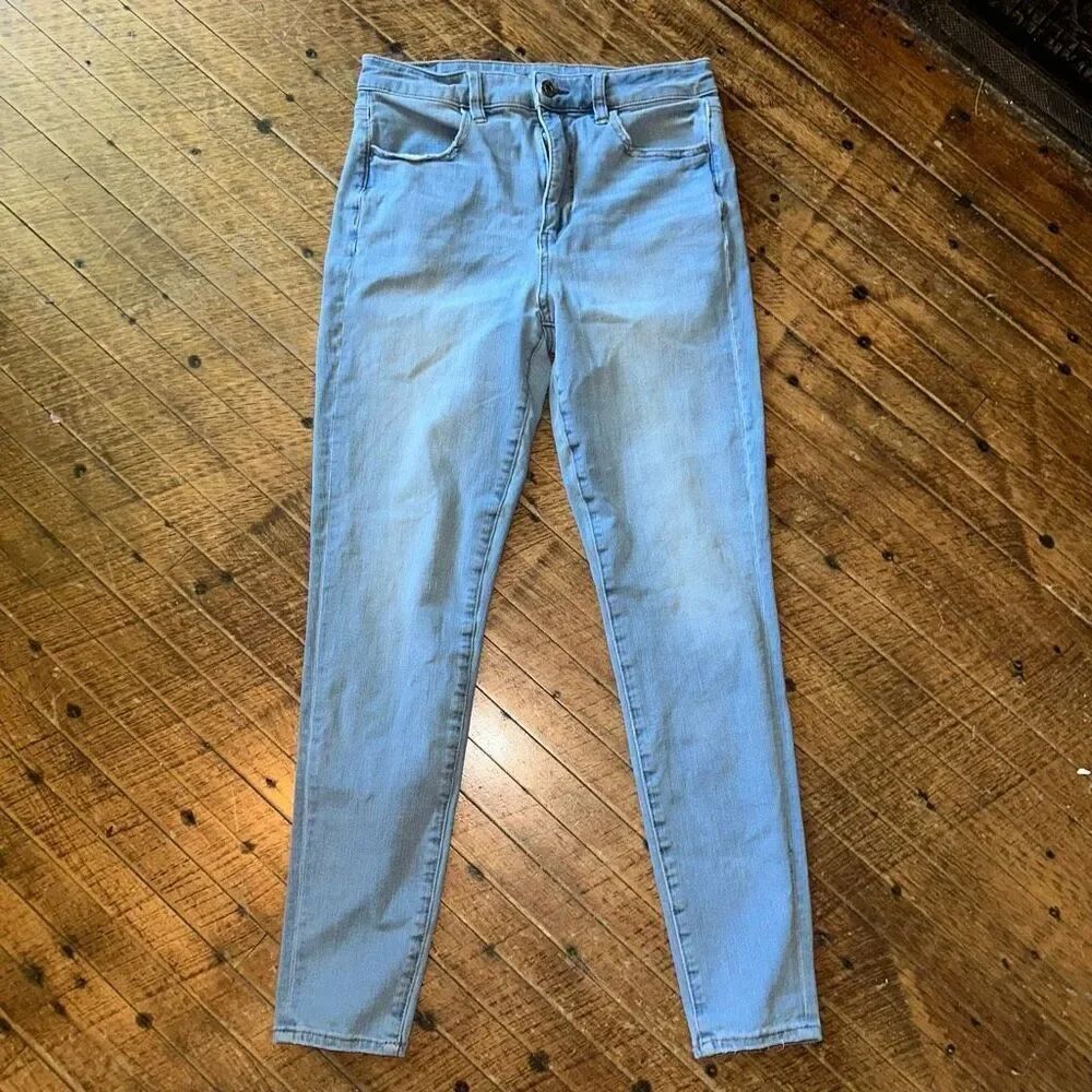 American Eagle 8 light wash super hi-rise normcore jeggings